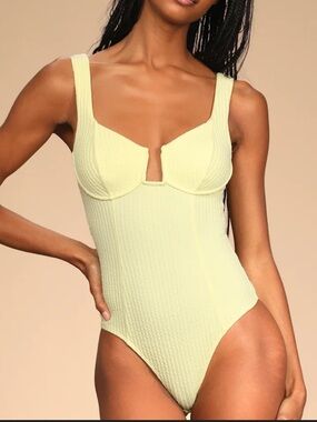 NWT Princess Polly Light Yellow Ribbed Underwire Bodysuit Size US4